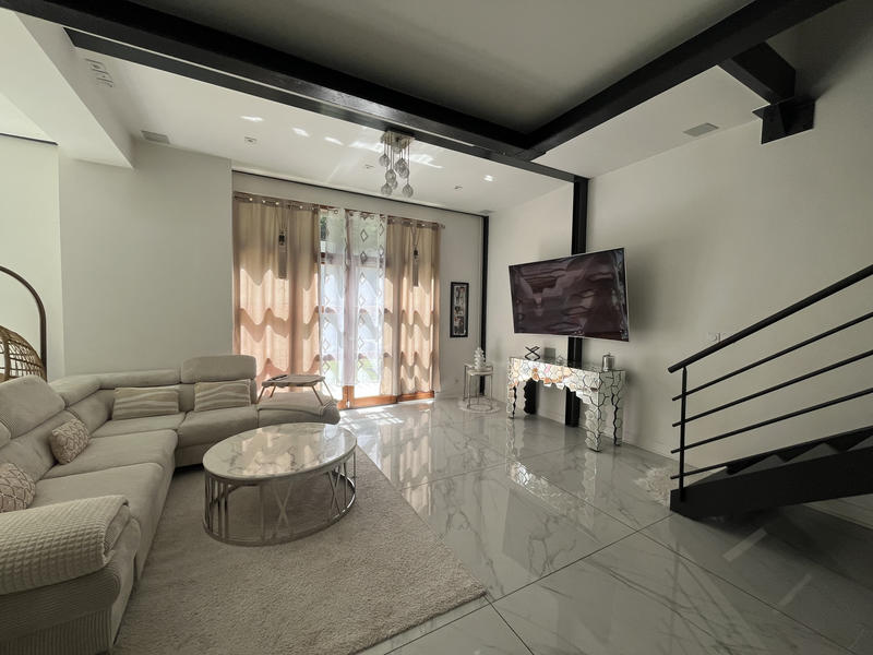 Maison - 180 m² - 5 pièces