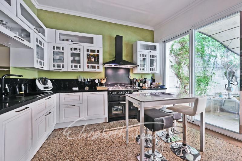 Maison - 330 m² - 12 pièces