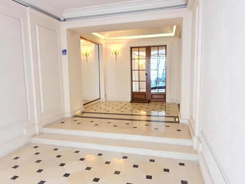 Appartement bourgeois - 228 m² - 6 pièces
