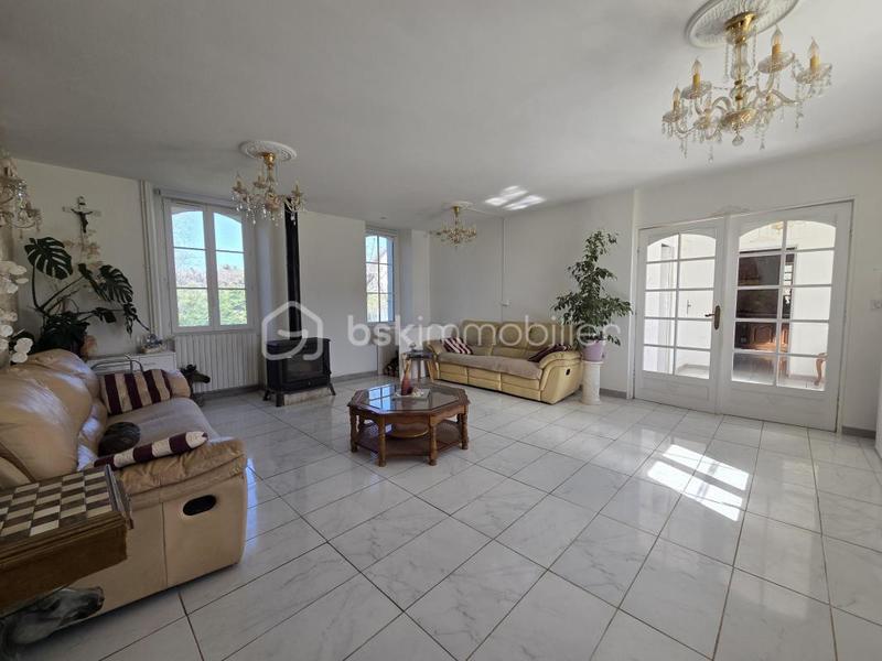 Propriété - 245 m² - 7 pièces