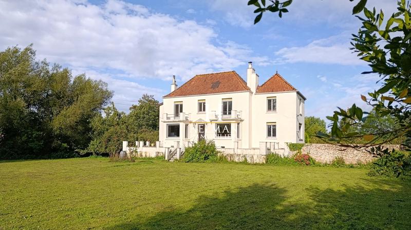 Maison - 311 m² - 12 pièces