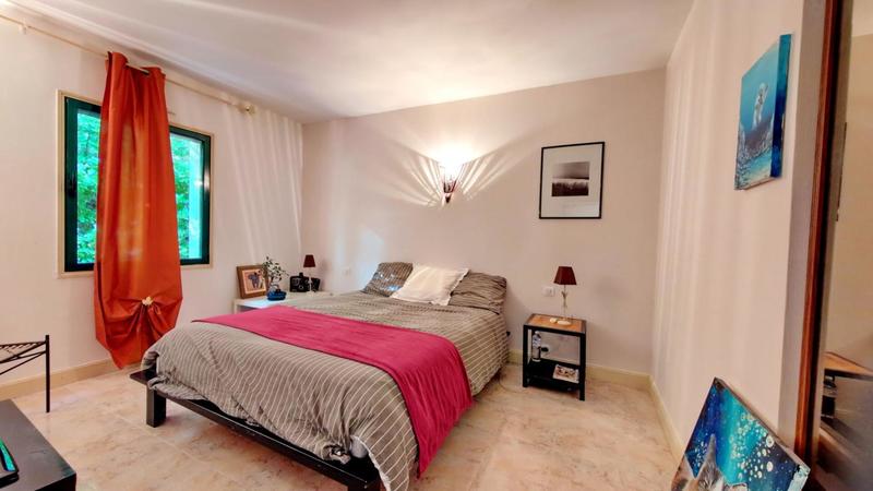 Maison - 215 m² - 9 pièces