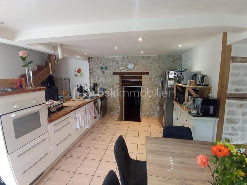 Maison - 230 m² - 6 pièces