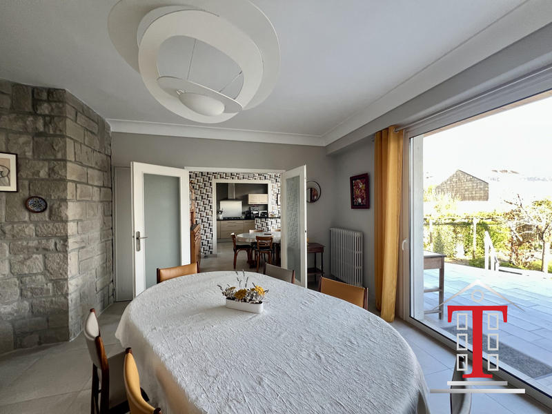 Maison - 180 m² - 7 pièces