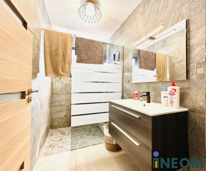 Villa - 250 m² - 8 pièces