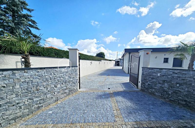 Maison - 255 m² - 6 pièces