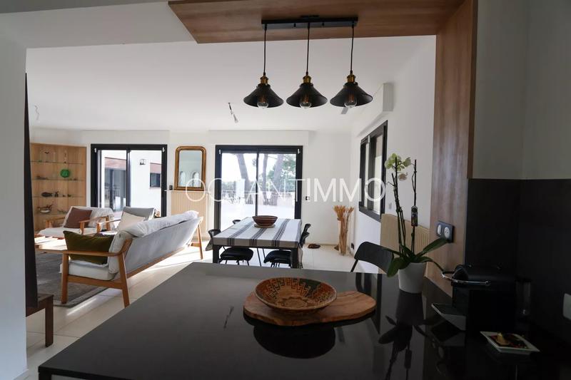 Maison - 220 m² - 5 pièces