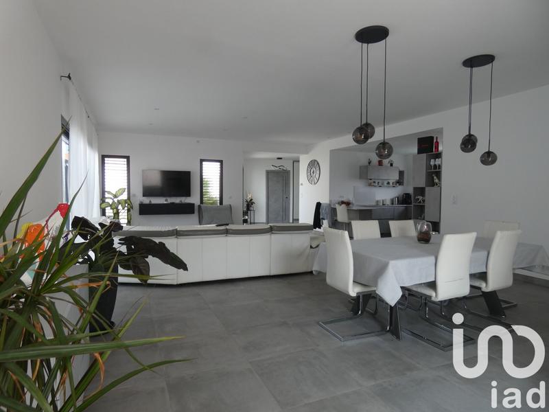 Maison - 198 m² - 8 pièces