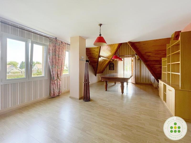 Maison - 208 m² - 9 pièces