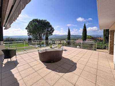 Villa - 262 m² - 10 pièces