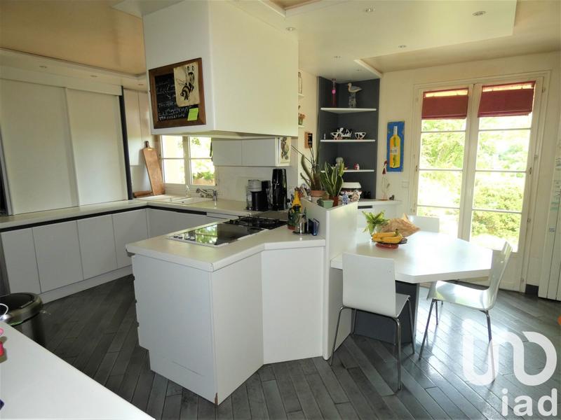 Maison - 280 m² - 9 pièces