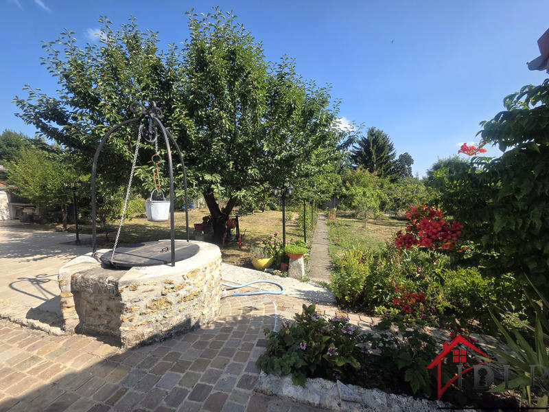 Maison - 252 m² - 7 pièces