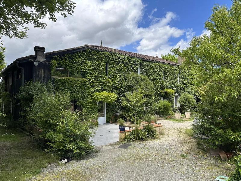 Maison - 300 m² - 15 pièces