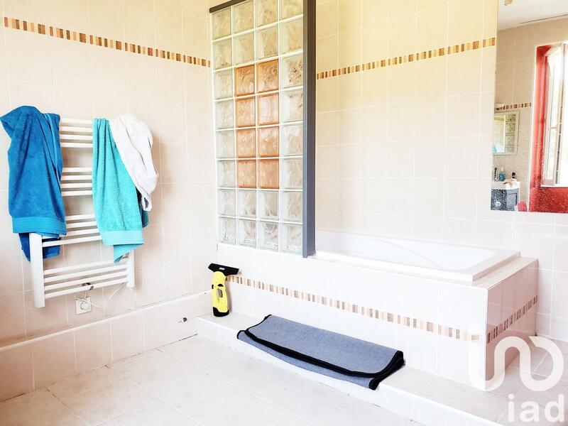 Maison - 225 m² - 9 pièces