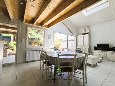 Maison - 223 m² - 10 pièces