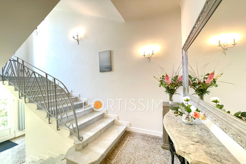 Villa - 220 m² - 11 pièces