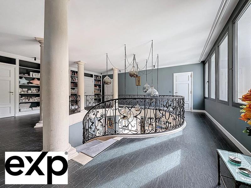 Maison - 1 032 m² - 18 pièces