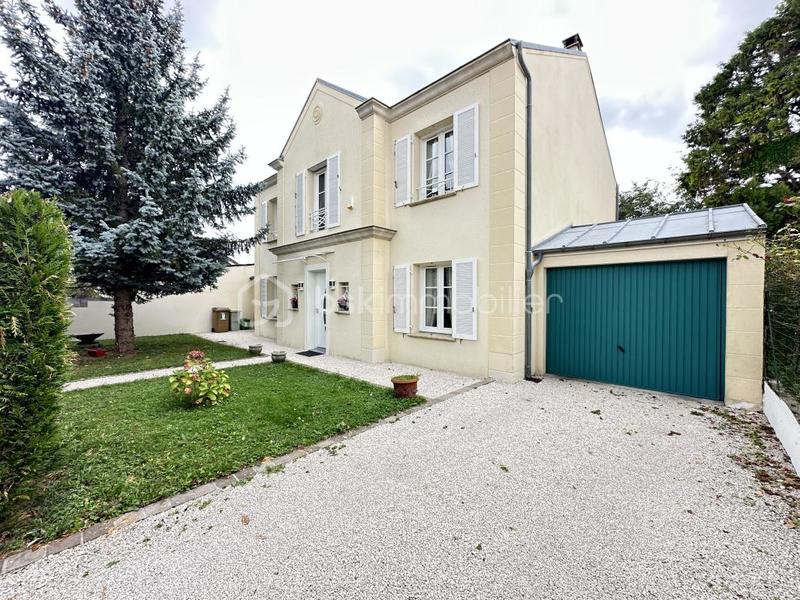 Maison traditionnelle - 170 m² - 6 pièces