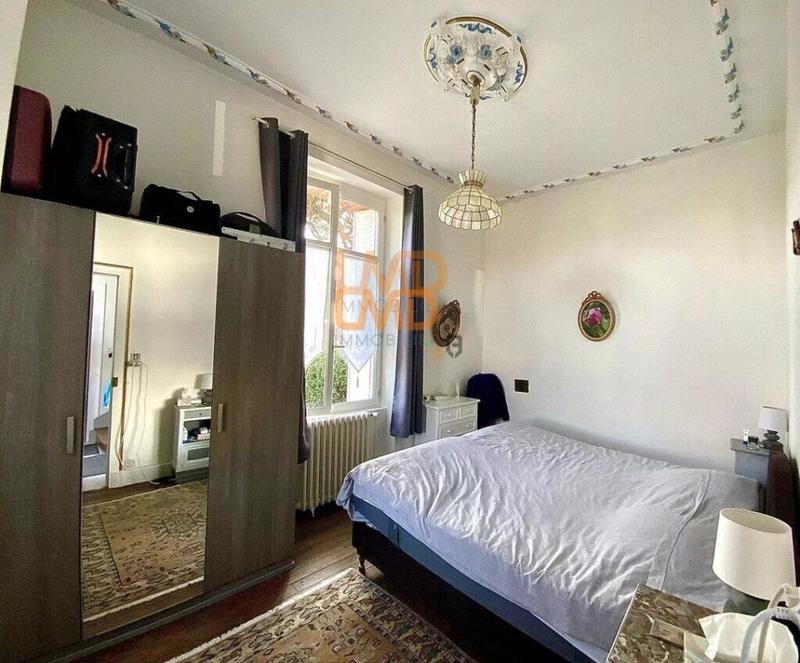 Propriété - 202 m² - 7 pièces