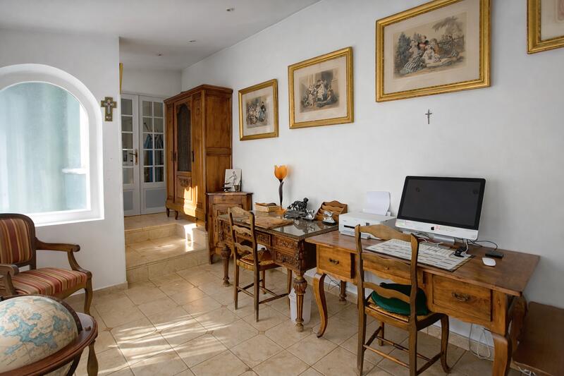 Maison - 222 m² - 9 pièces