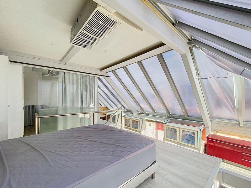 Loft - 97 m² - 6 pièces