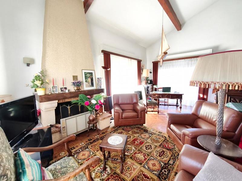 Maison - 181 m² - 7 pièces