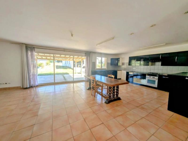 Maison - 220 m² - 9 pièces