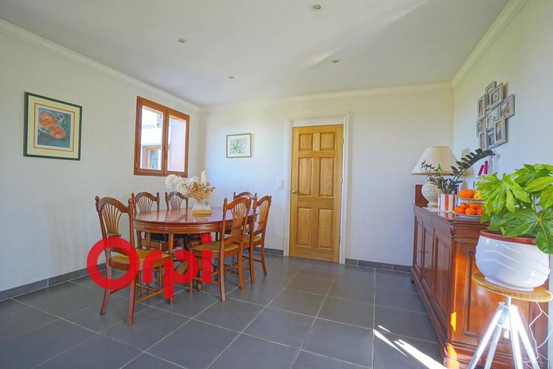 Maison - 252 m² - 9 pièces