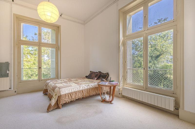 Château - 1 174 m² - 30 pièces