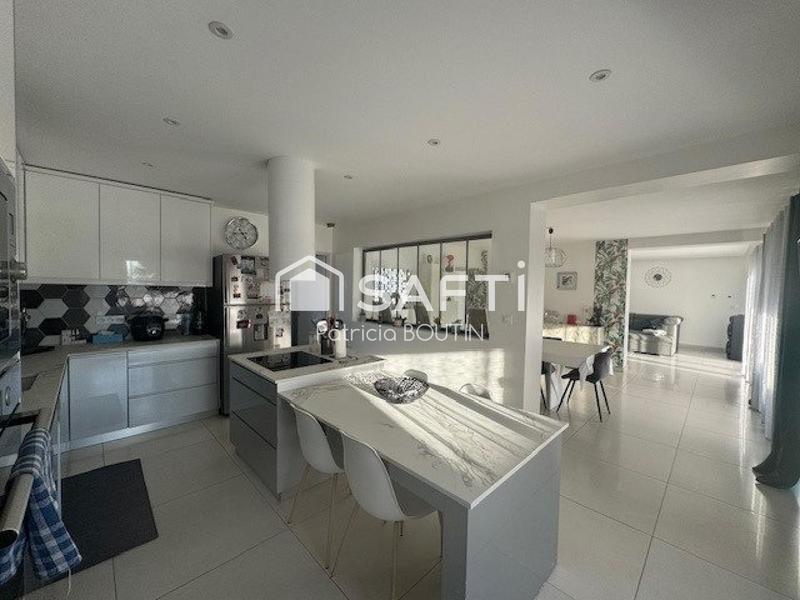 Maison - 225 m² - 10 pièces