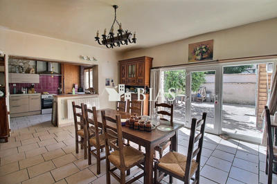 Maison - 280 m² - 10 pièces