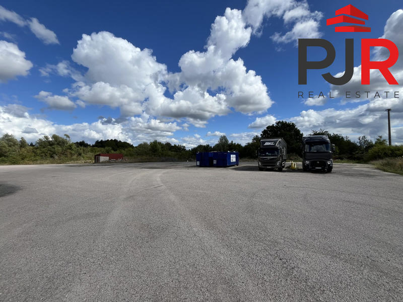 Local d'activités - 1 470 m²