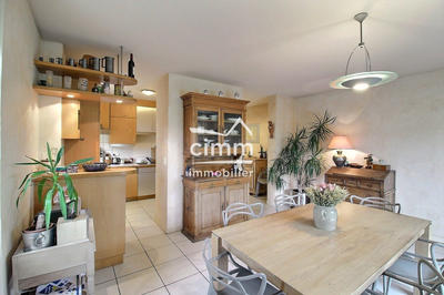 Maison - 273 m² - 10 pièces