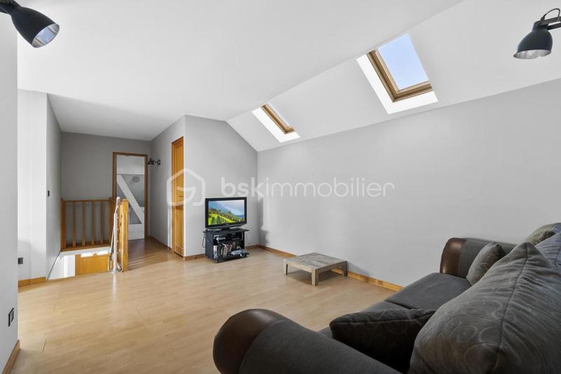 Maison - 189 m² - 8 pièces