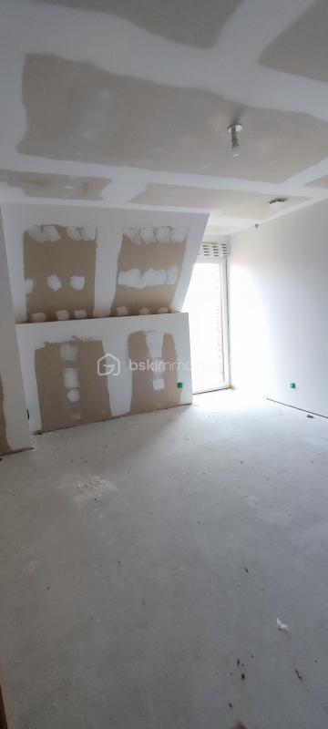 Propriété - 300 m² - 1 pièce