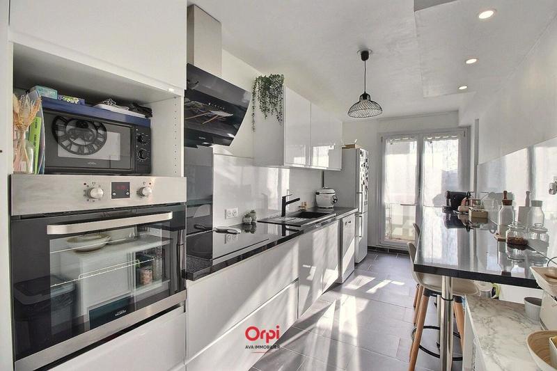 Appartement - 90 m² - 4 pièces