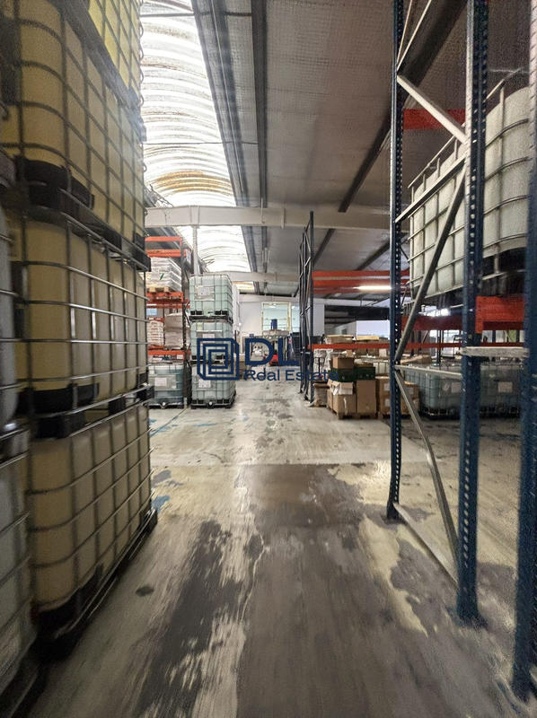 Entrepôt - 2 500 m²