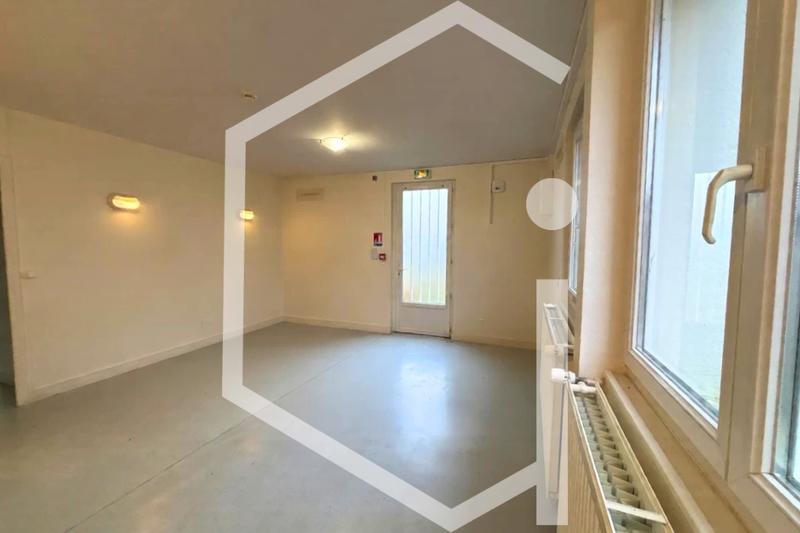 Maison - 325 m² - 18 pièces