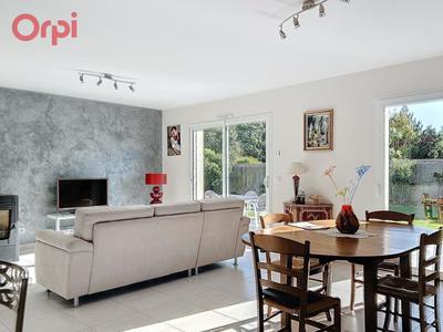 Maison - 93 m² - 4 pièces