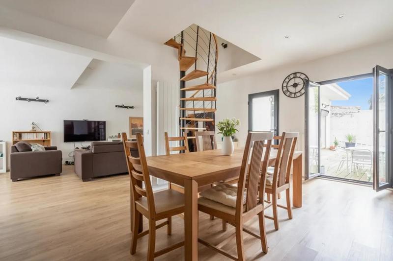 Maison - 137 m² - 8 pièces