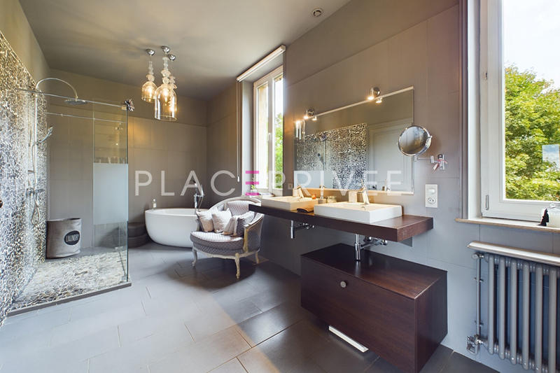 Maison - 272 m² - 10 pièces