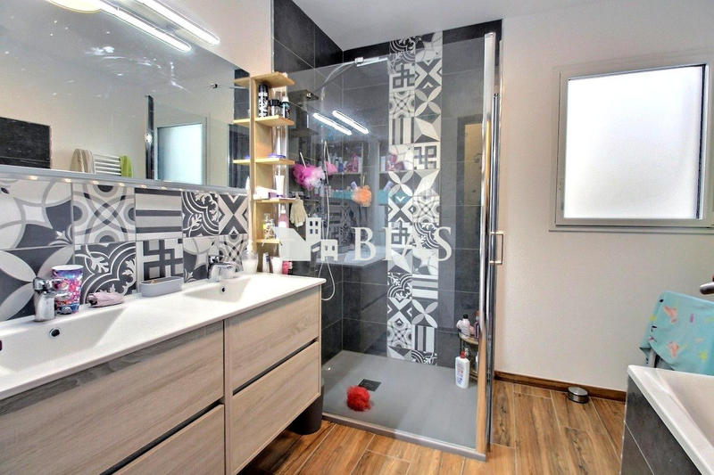 Maison - 163 m² - 7 pièces