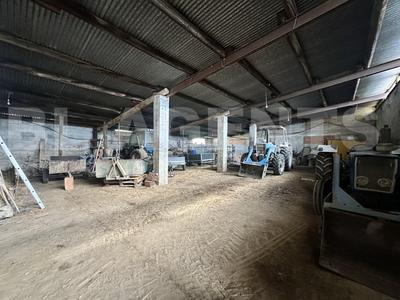 Maison - 410 m² - 4 pièces