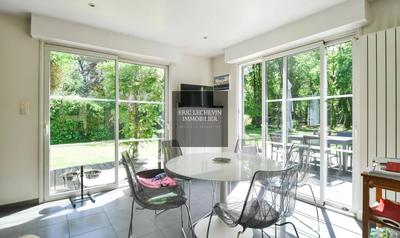 Villa - 265 m² - 8 pièces