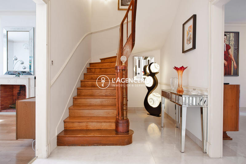 Maison - 275 m² - 8 pièces