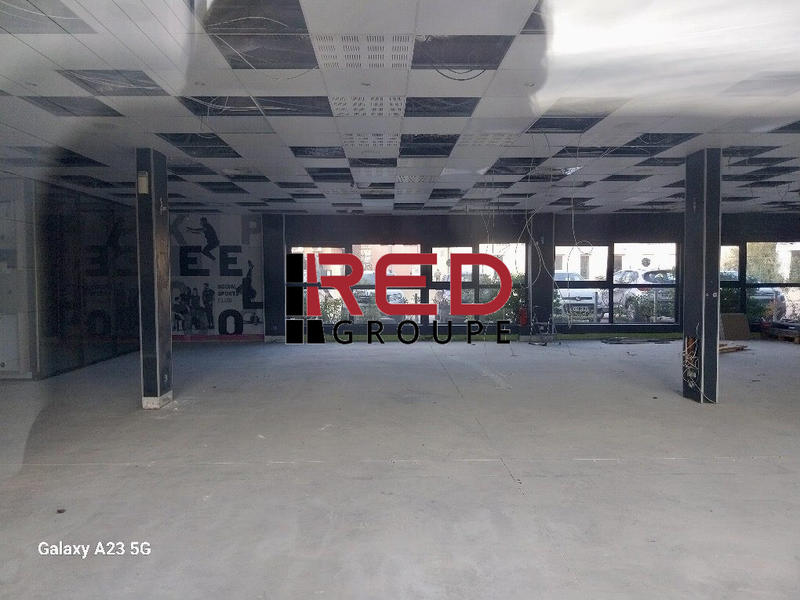 Local commercial - 380 m² - 3 pièces