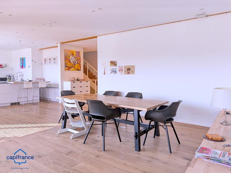 Maison - 220 m² - 9 pièces