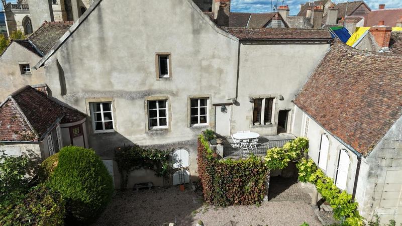 Maison - 240 m² - 8 pièces