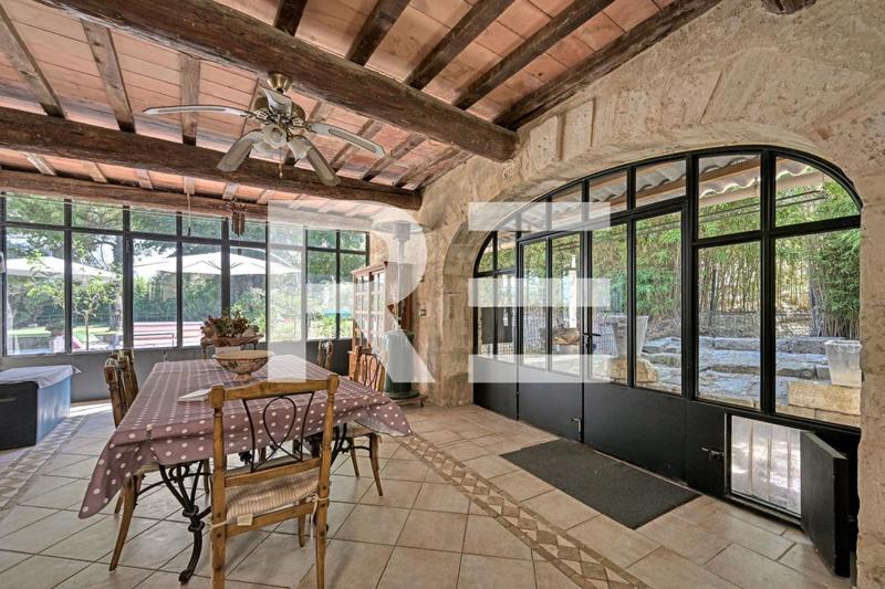 Mas - 550 m² - 16 pièces