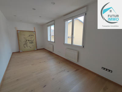 Maison - 325 m² - 9 pièces